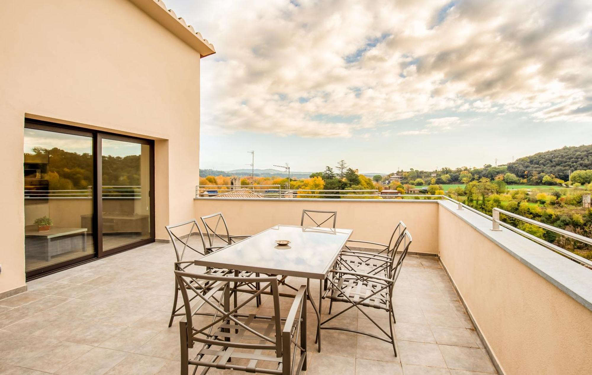 Cintet 3 Con Terraza En Besalu