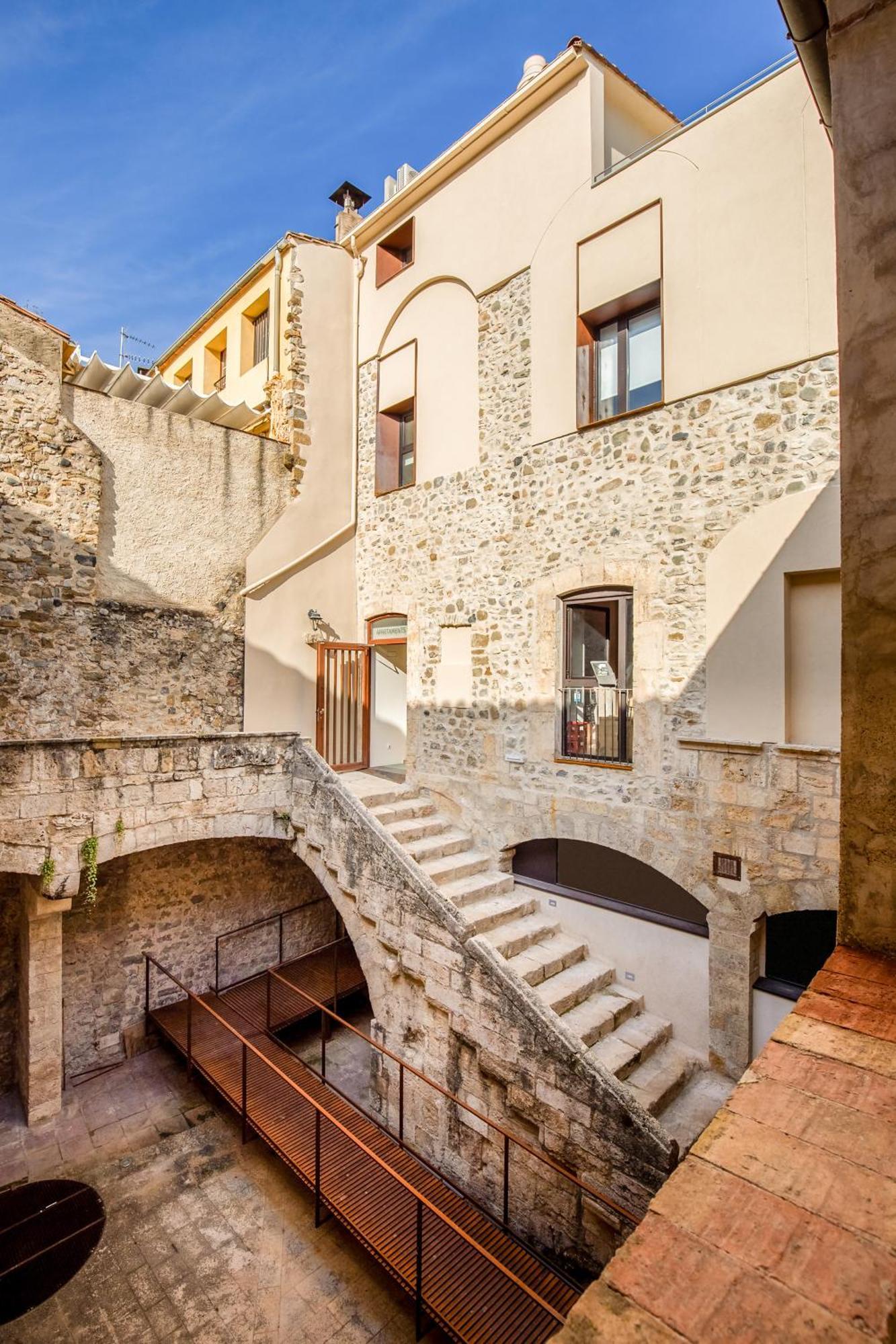 Cintet 3 Con Terraza En Besalu